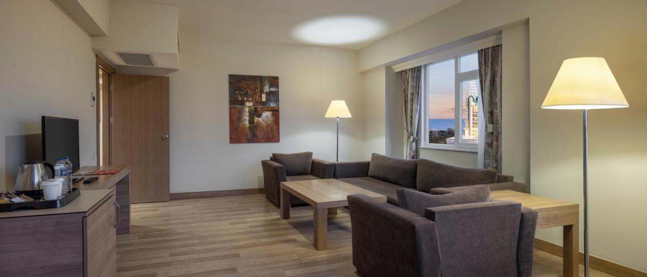 Ramada Resort By Wyndham Lara Antalya Ngoại thất bức ảnh