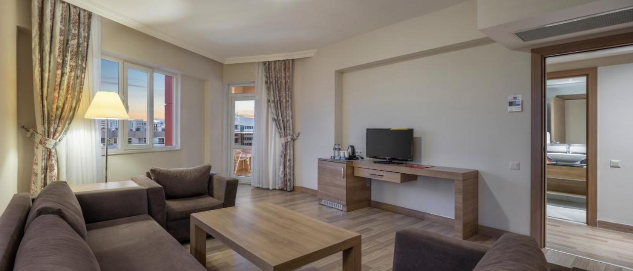 Ramada Resort By Wyndham Lara Antalya Ngoại thất bức ảnh