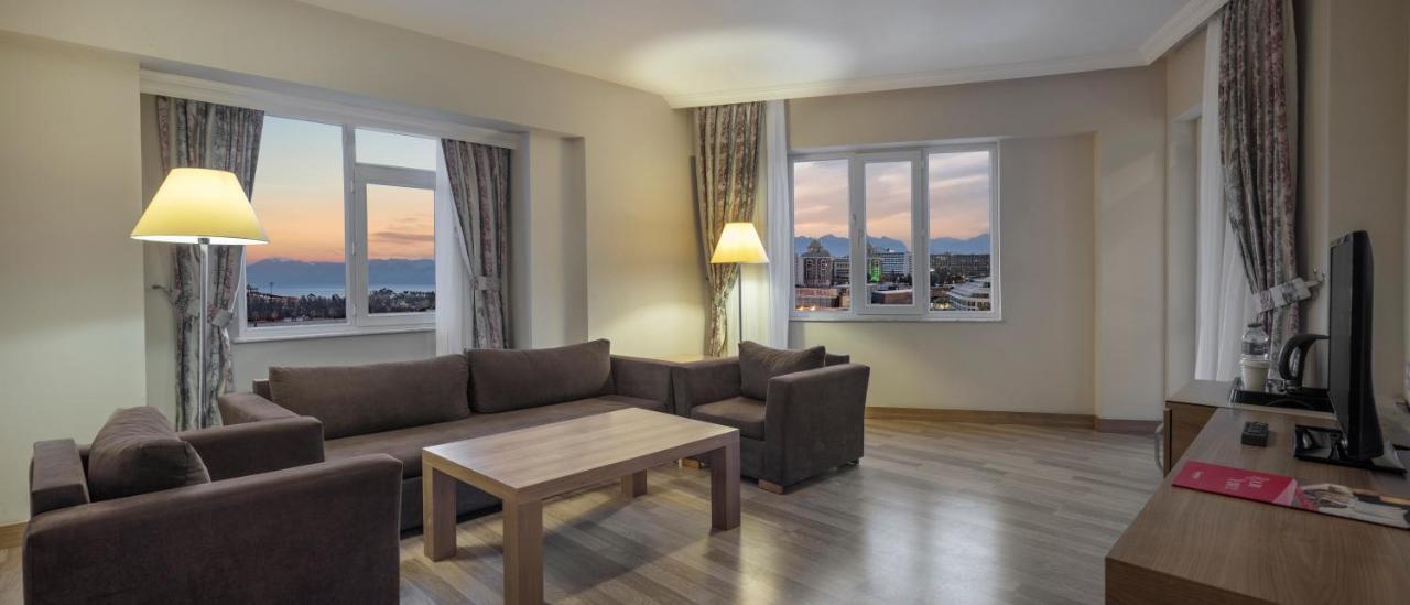 Ramada Resort By Wyndham Lara Antalya Ngoại thất bức ảnh