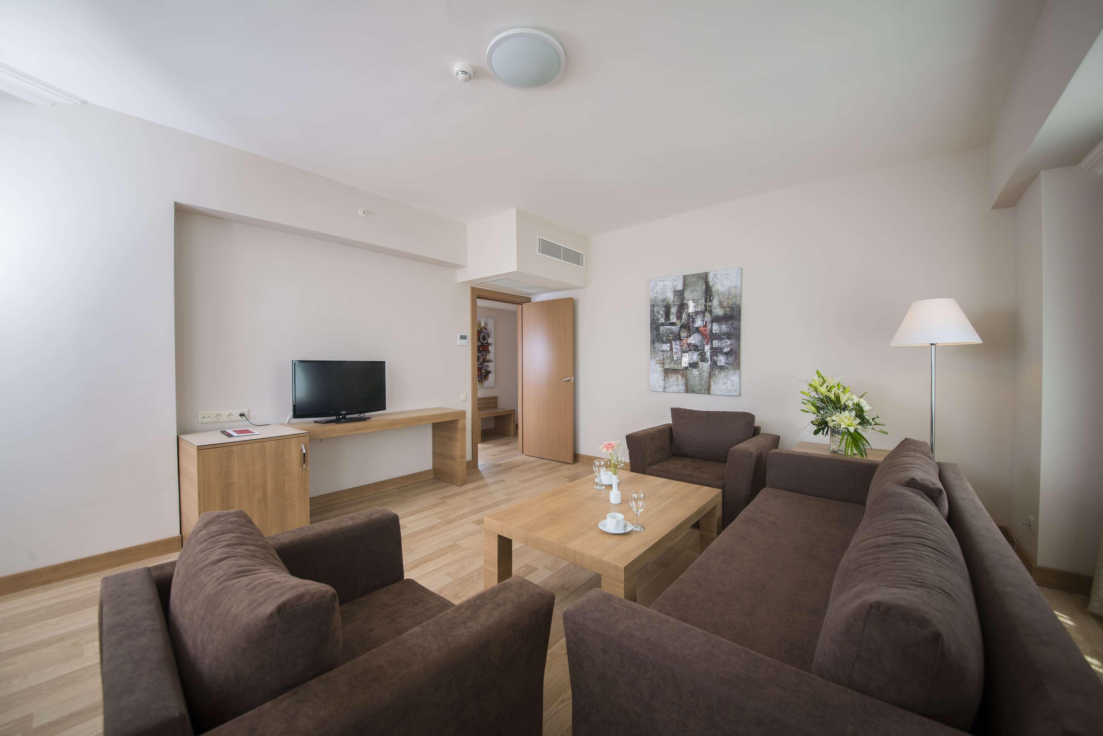 Ramada Resort By Wyndham Lara Antalya Ngoại thất bức ảnh