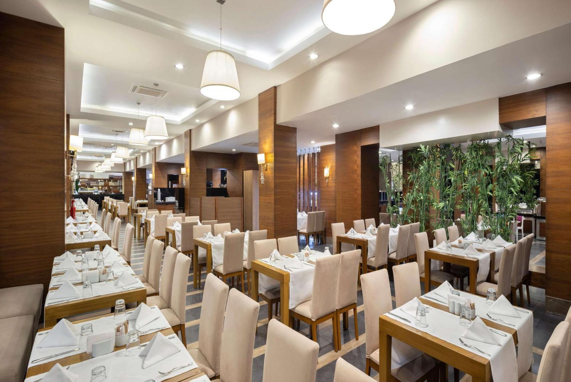 Ramada Resort By Wyndham Lara Antalya Ngoại thất bức ảnh