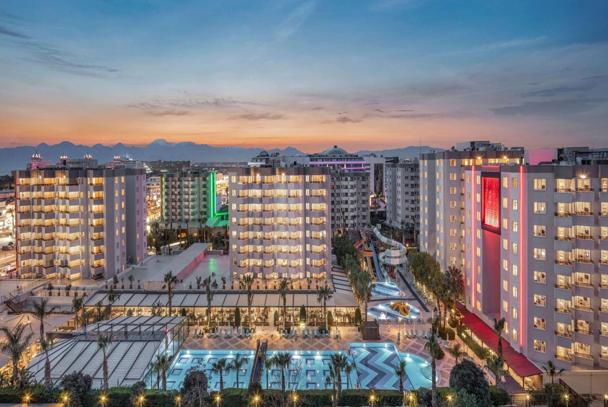 Ramada Resort By Wyndham Lara Antalya Ngoại thất bức ảnh