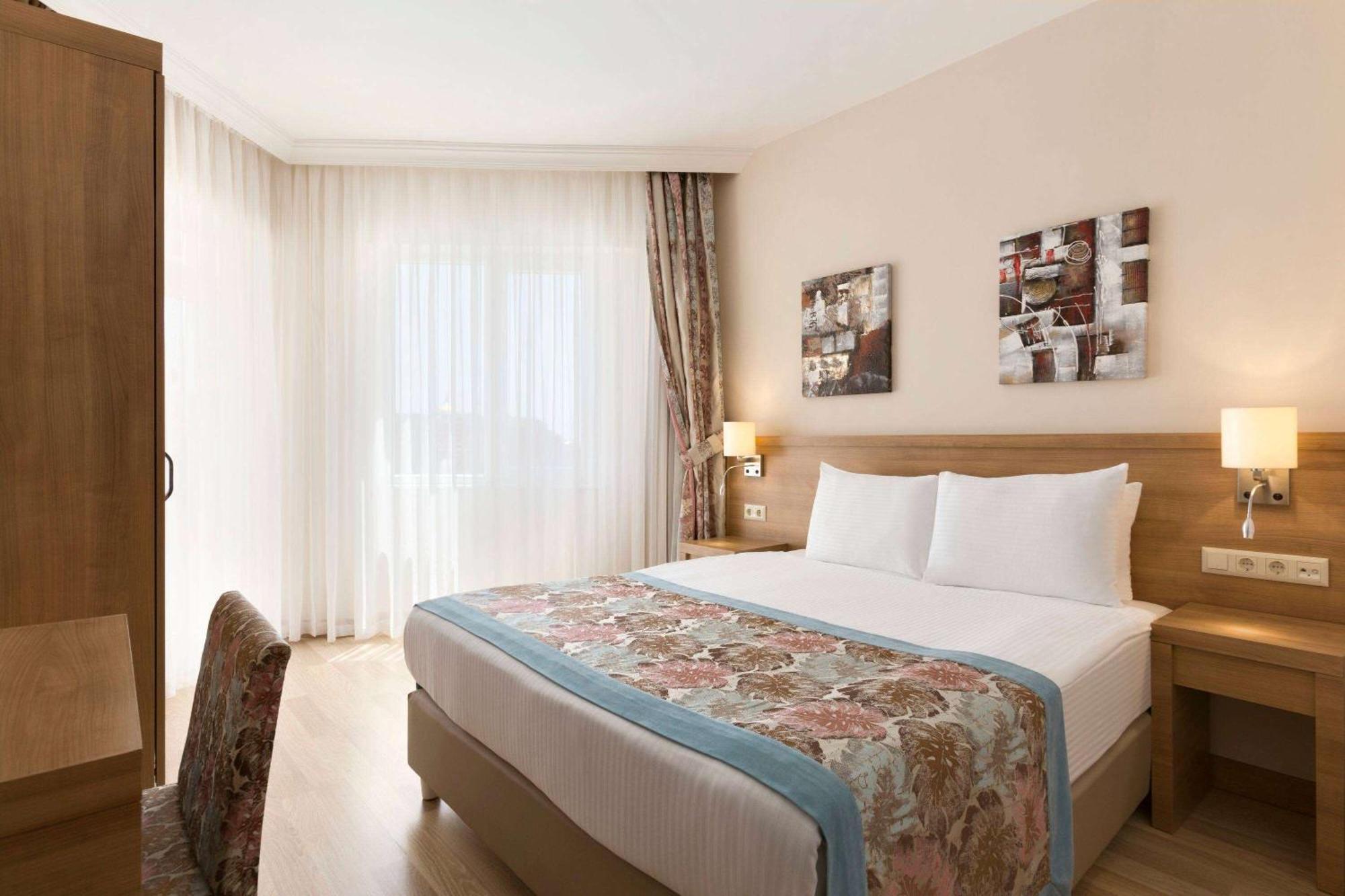 Ramada Resort By Wyndham Lara Antalya Ngoại thất bức ảnh