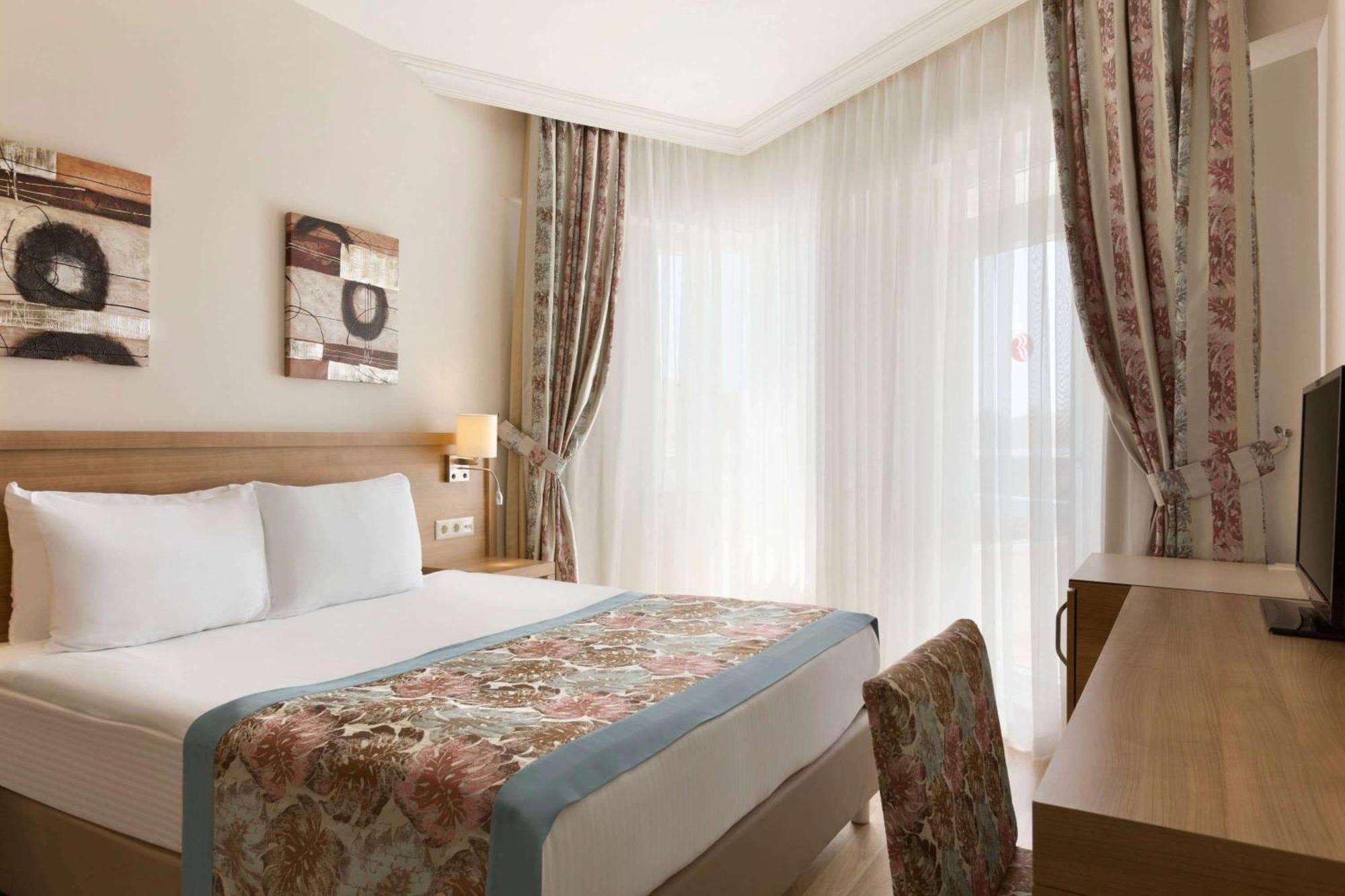 Ramada Resort By Wyndham Lara Antalya Ngoại thất bức ảnh